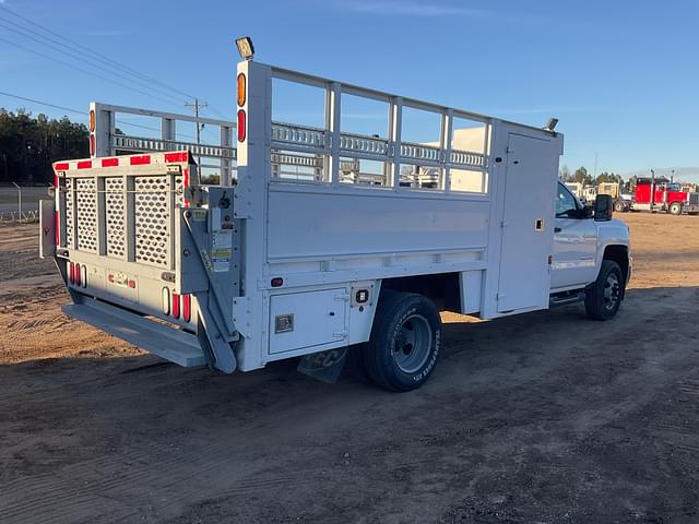 Image of Chevrolet Silverado equipment image 4