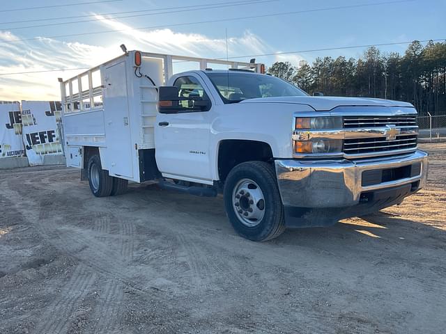 Image of Chevrolet Silverado equipment image 2