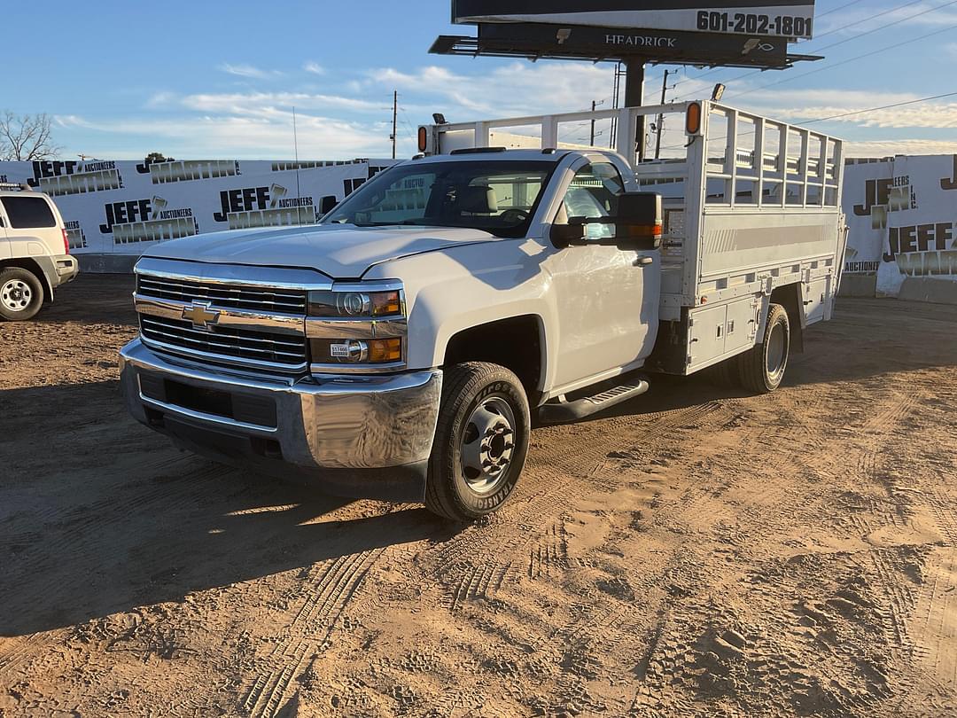 Image of Chevrolet Silverado Primary image