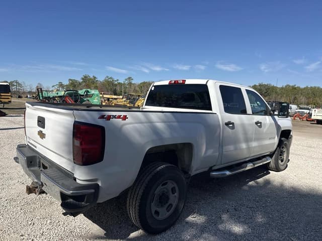 Image of Chevrolet 2500HD equipment image 2