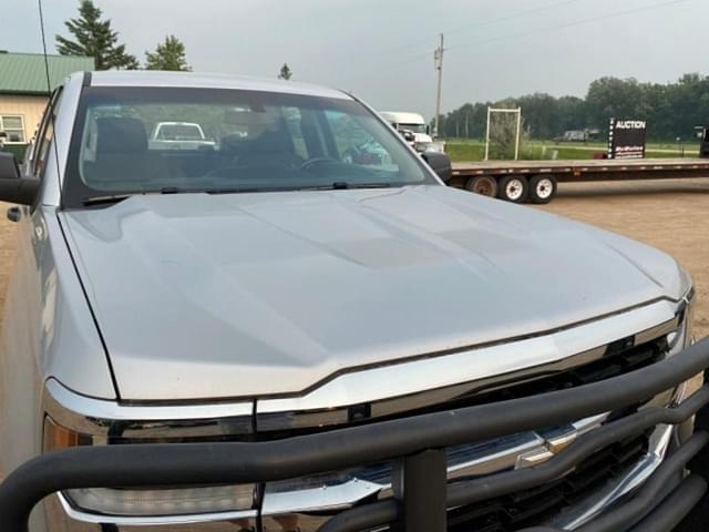 Image of Chevrolet 1500 equipment image 3