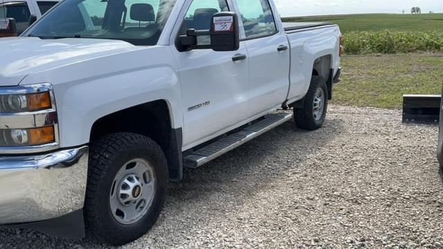 Image of Chevrolet 2500HD equipment image 1