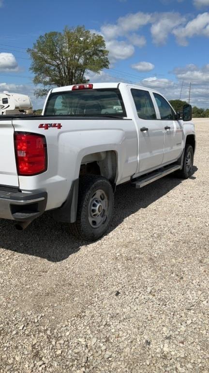 Image of Chevrolet 2500HD equipment image 3