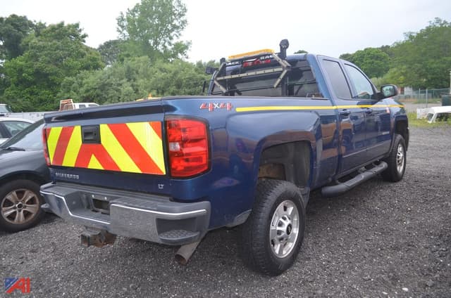 Image of Chevrolet 2500HD equipment image 2