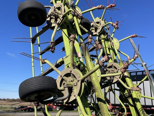 Image of CLAAS Volto 1100T equipment image 4