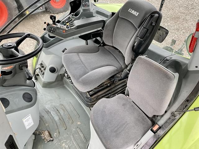 Image of CLAAS Axion 820 equipment image 3