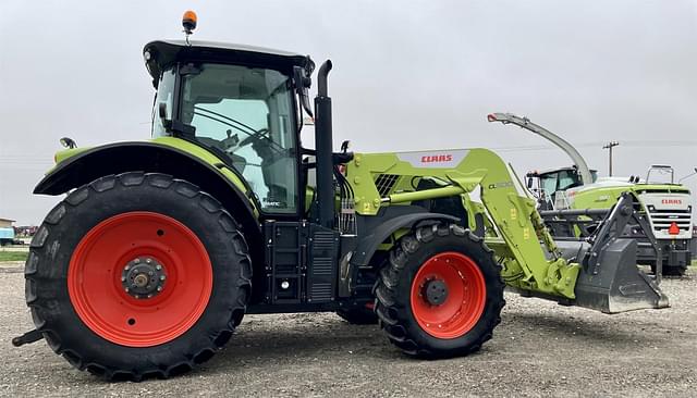 Image of CLAAS Axion 820 equipment image 2