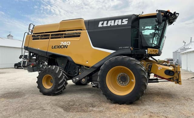 Image of CLAAS LEXION 740 equipment image 3