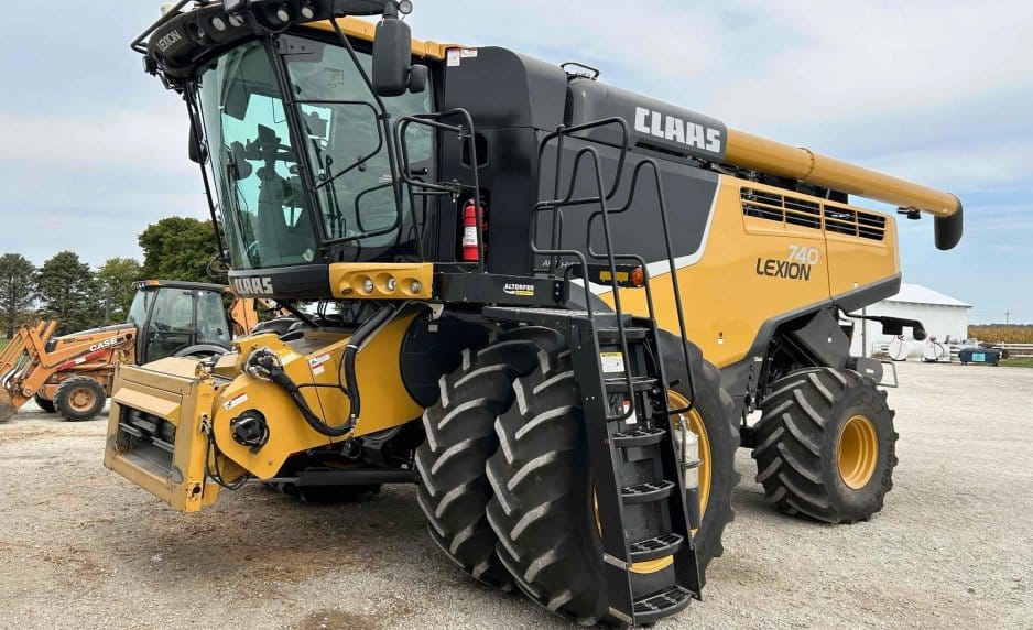 2018 CLAAS LEXION 740 Equipment Image0
