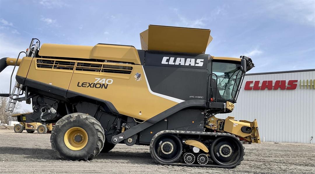 Image of CLAAS LEXION 740TT Primary image