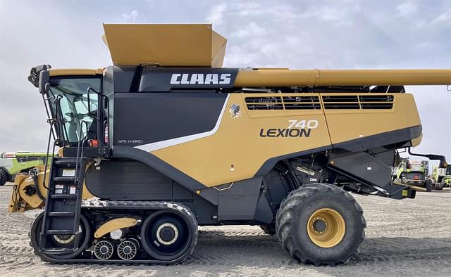 Image of CLAAS LEXION 740TT equipment image 1