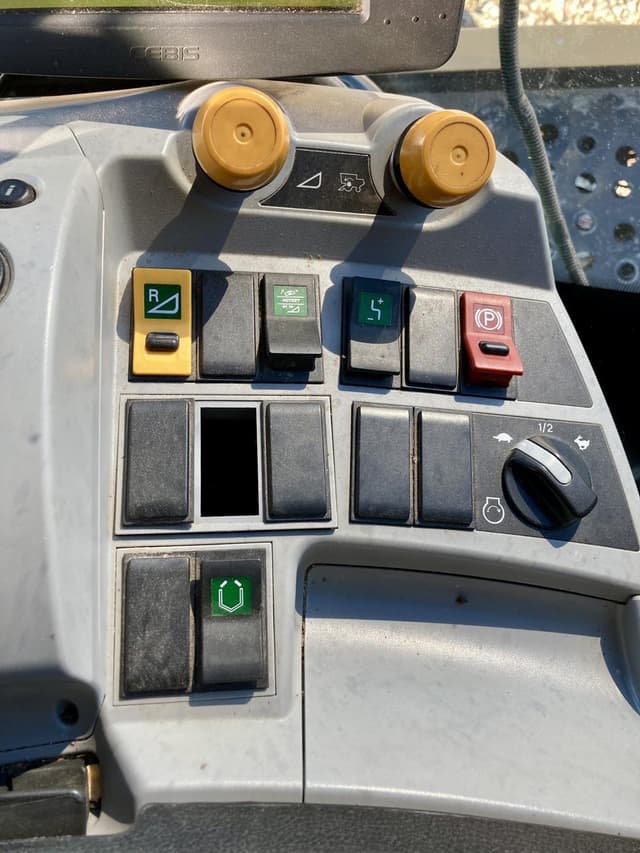 Image of CLAAS LEXION 750 equipment image 1