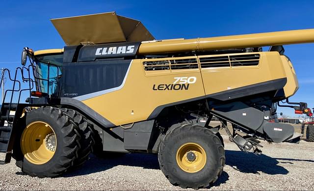 Image of CLAAS LEXION 750 equipment image 1