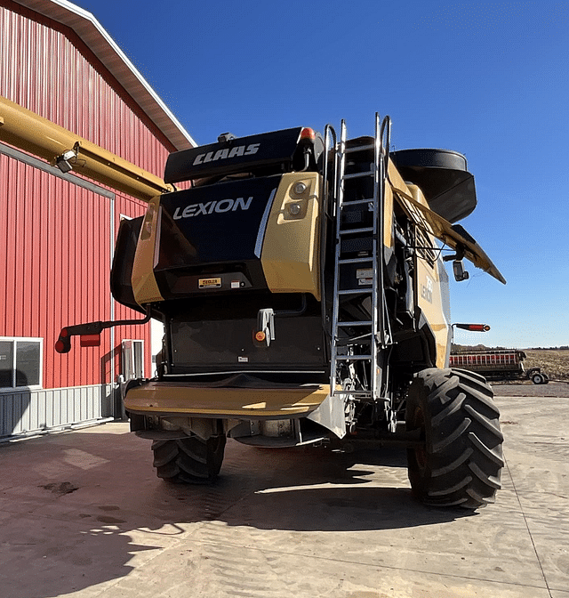 Image of CLAAS LEXION 760 equipment image 2