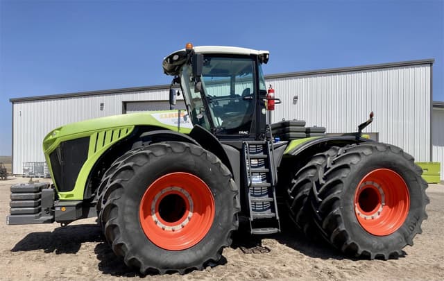 Image of CLAAS Xerion 5000 Trac equipment image 2