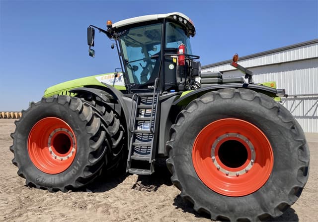 Image of CLAAS Xerion 5000 Trac equipment image 3