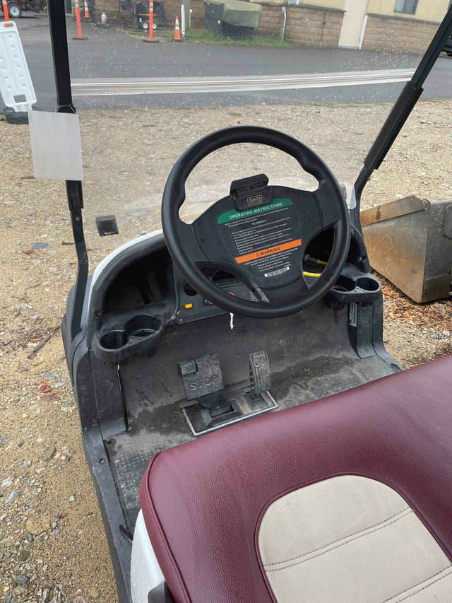 Image of Club Car Precedent equipment image 2