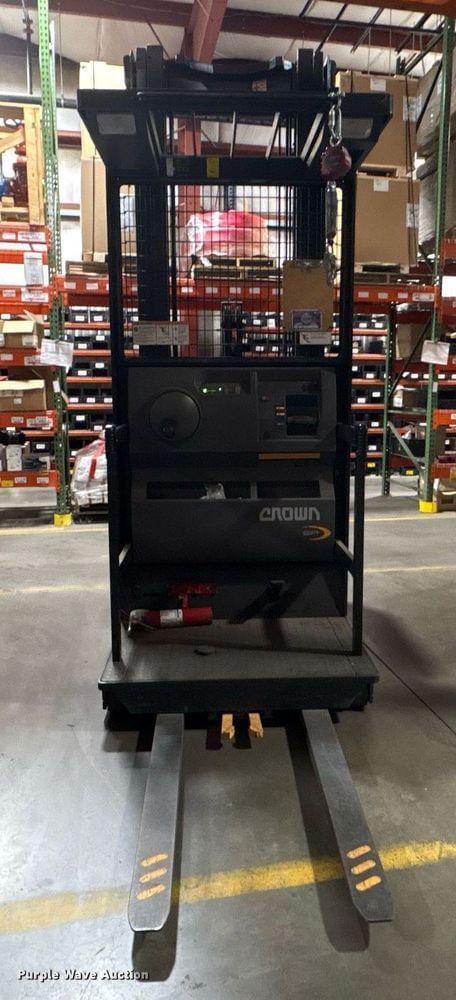 Image of Crown SP3520-30 equipment image 1