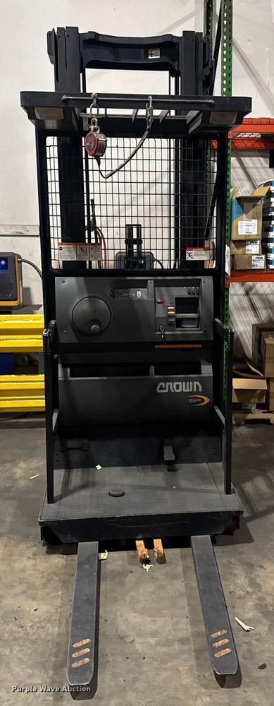 Image of Crown SP3520-30 equipment image 1