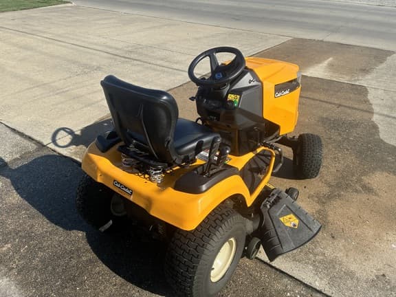 Image of Cub Cadet XT1 LT42 equipment image 4