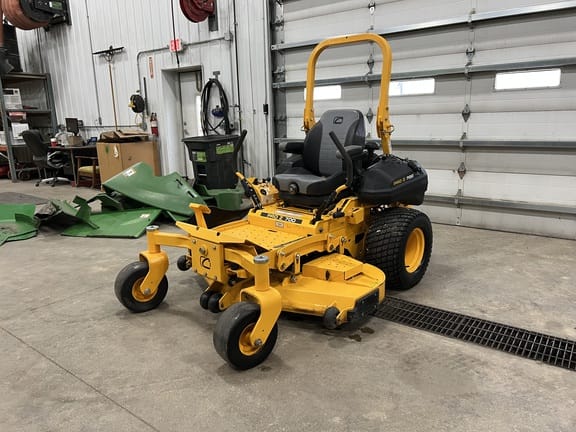 2018 Cub Cadet PRO Z700 Equipment Image0