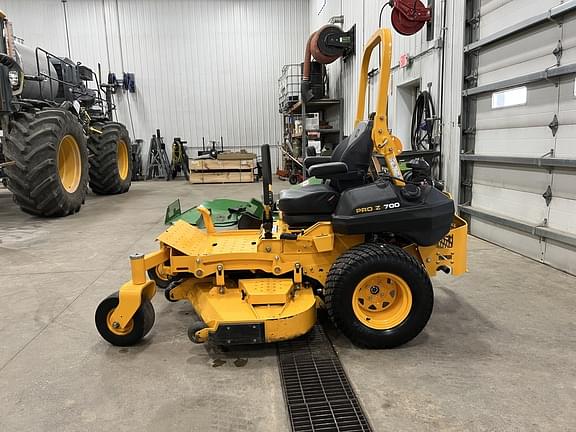 Image of Cub Cadet PRO Z700 equipment image 2