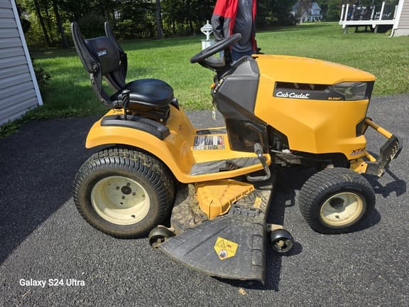 Image of Cub Cadet XT2 SLX54 equipment image 2