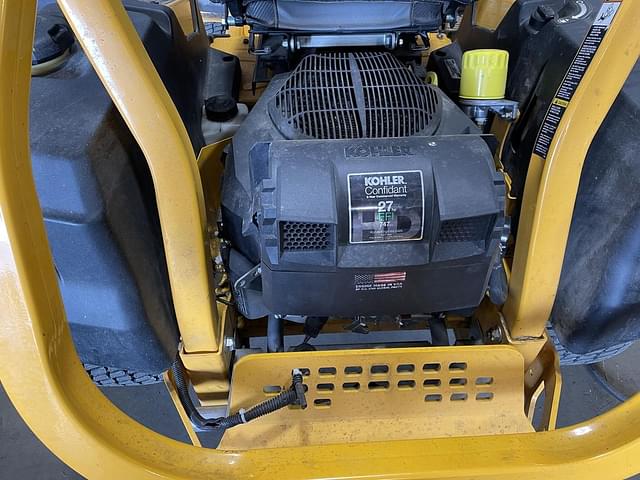 Image of Cub Cadet PRO Z 100 equipment image 3