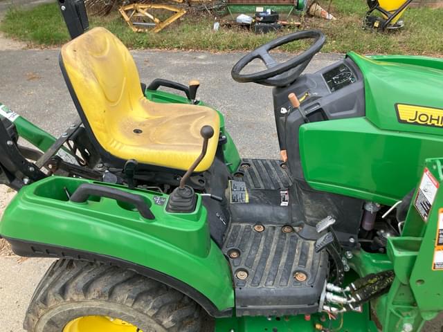 Image of John Deere 1023E equipment image 3