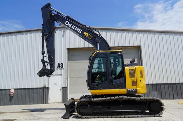 Image of John Deere 135G equipment image 2