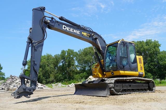 Image of John Deere 135G equipment image 3