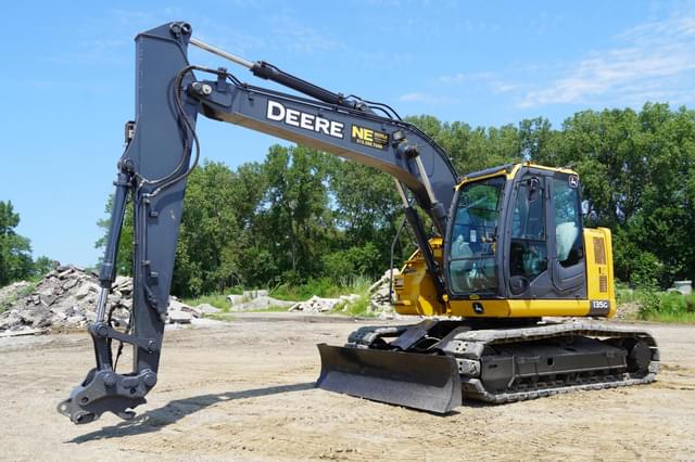 Image of John Deere 135G equipment image 1