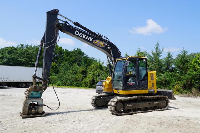 Image of John Deere 135G equipment image 2