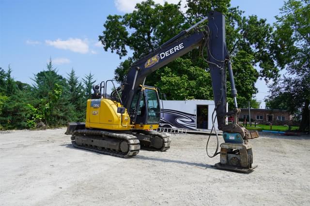 Image of John Deere 135G equipment image 4