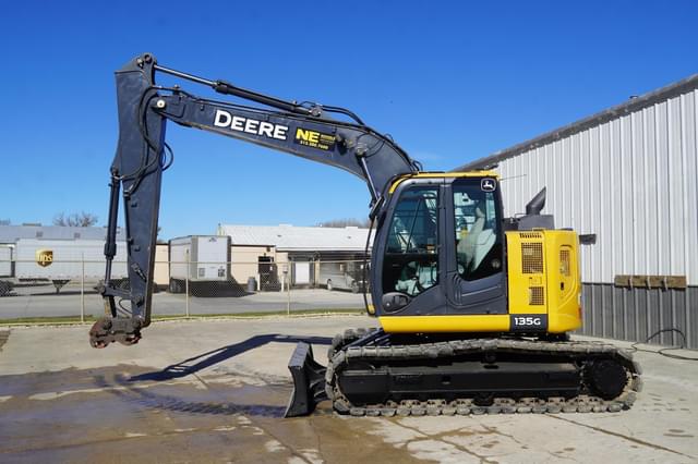 Image of John Deere 135G equipment image 1