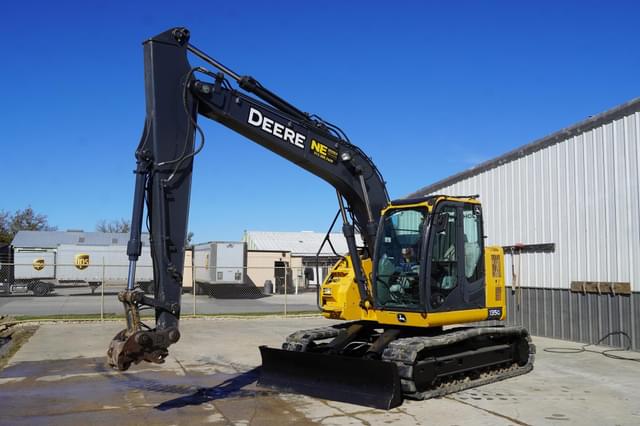 Image of John Deere 135G equipment image 2