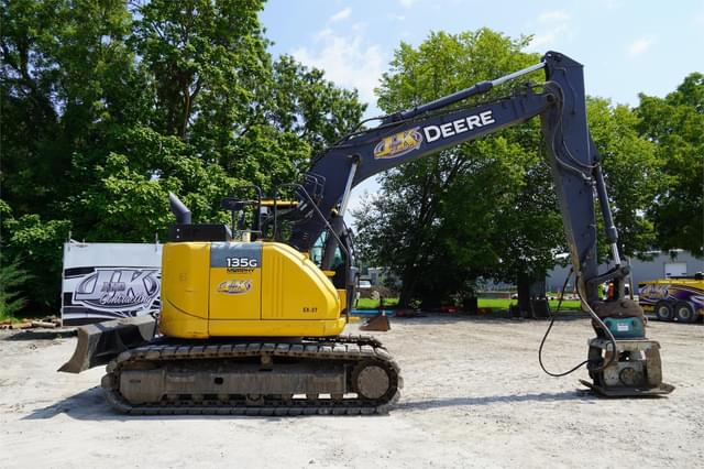 Image of John Deere 135G equipment image 1