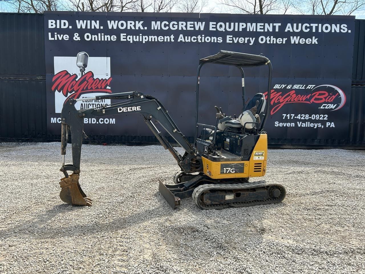 2018 John Deere 17G Equipment Image0