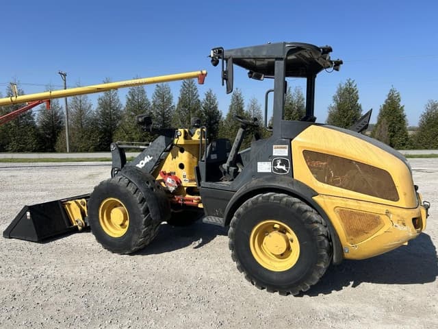 Image of John Deere 204L equipment image 4