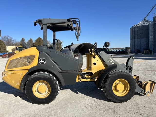 Image of John Deere 204L equipment image 3