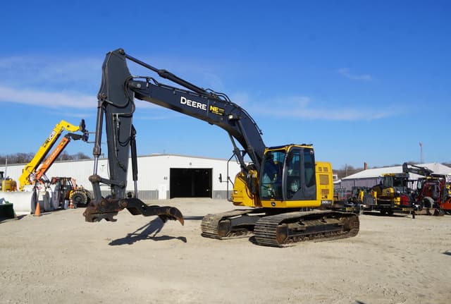 Image of John Deere 245G LC equipment image 1