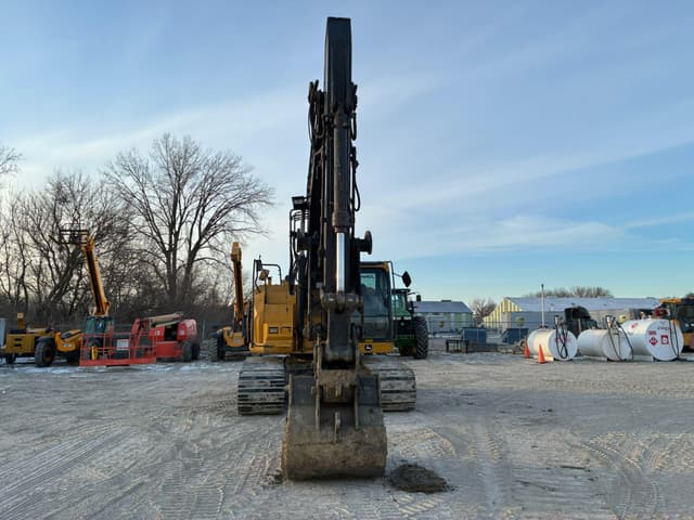 Image of John Deere 245G LC equipment image 2