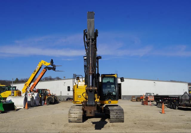 Image of John Deere 245G LC equipment image 4