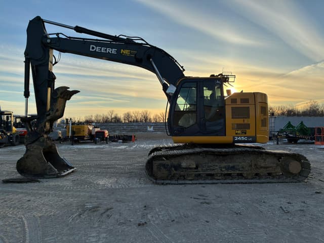 Image of John Deere 245G LC equipment image 4