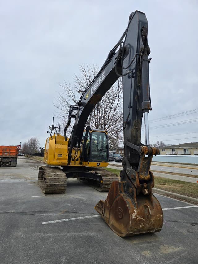 Image of John Deere 245G LC equipment image 2