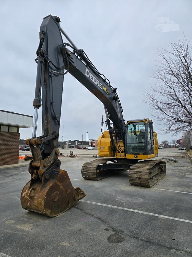 Image of John Deere 245G LC equipment image 1