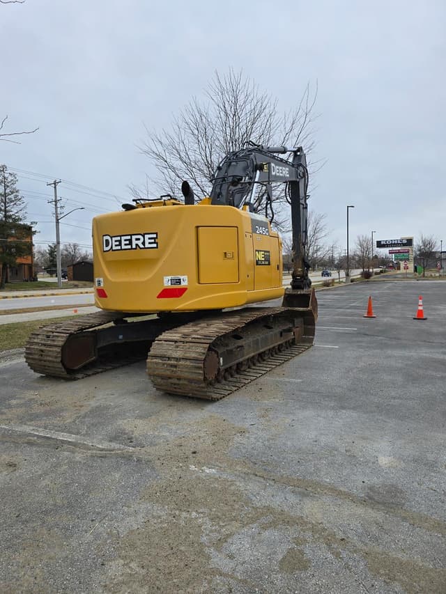 Image of John Deere 245G LC equipment image 3