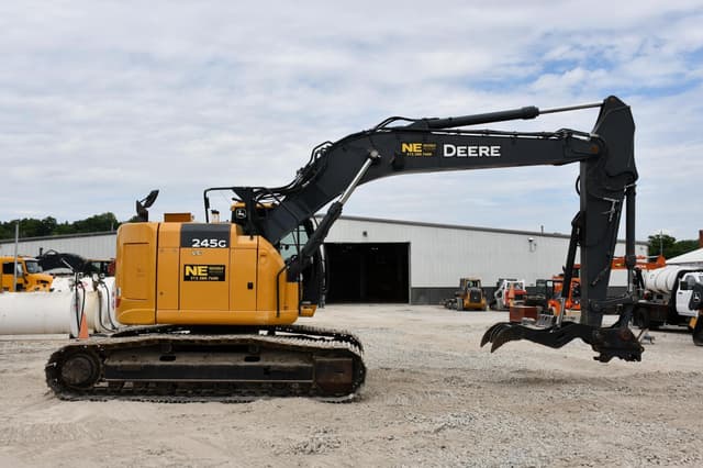 Image of John Deere 245G LC equipment image 4