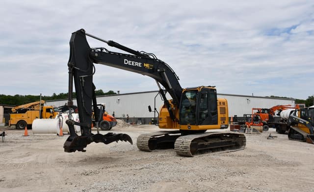 Image of John Deere 245G LC equipment image 1