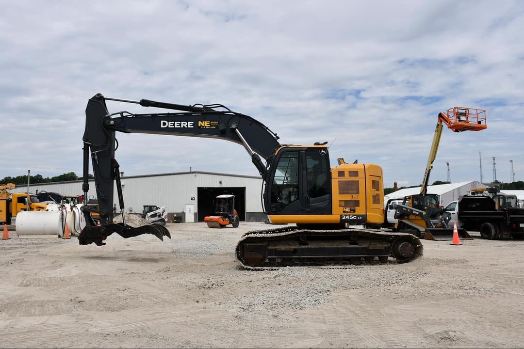 Image of John Deere 245G LC Primary image